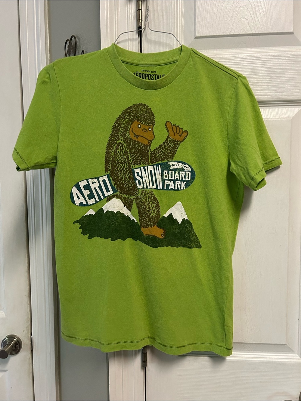 Aeropostale Lime Green Yeti Snowboard Park Graphic Tee Pop Art Vibrant